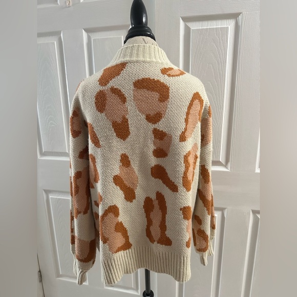 Leopard High Neck Sweater - Picture 5 of 8